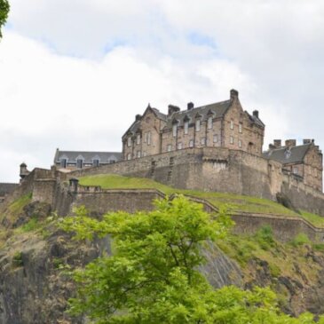 スコットランド、2026年に町が観光客に課税できる観光客課税法案を承認