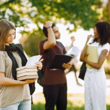 外国人学生ビザが20年ぶりの低水準に達し、財政難に直面する英国の大学